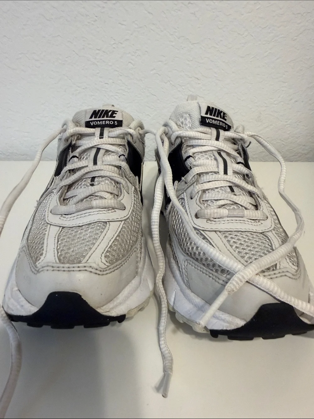 Nike Kids Zoom Vomero 5 - White, Gray & Black - Size 3Y